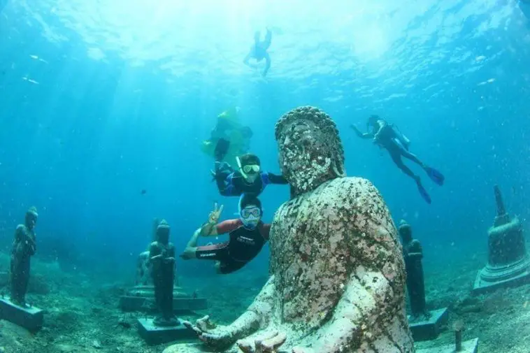 Deep Blue Mystery In The Hearts Of Indonesia: The Underwater Temple ...