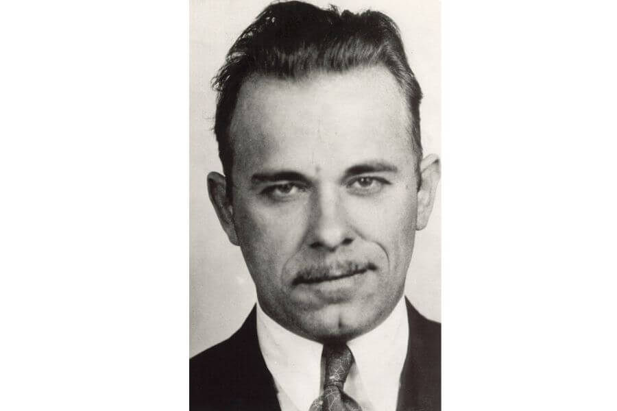 WAS IT JOHN DILLINGER WHO GOT KILLED AT THE NIGHT OF JULY 22nd, 1934?