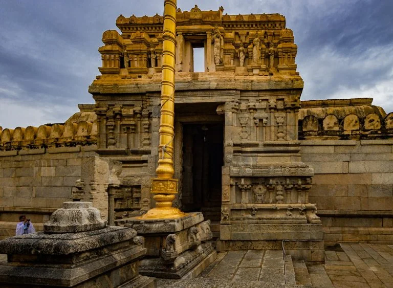 Temple Lepakshi and The Mystery of The Hanging Pillar