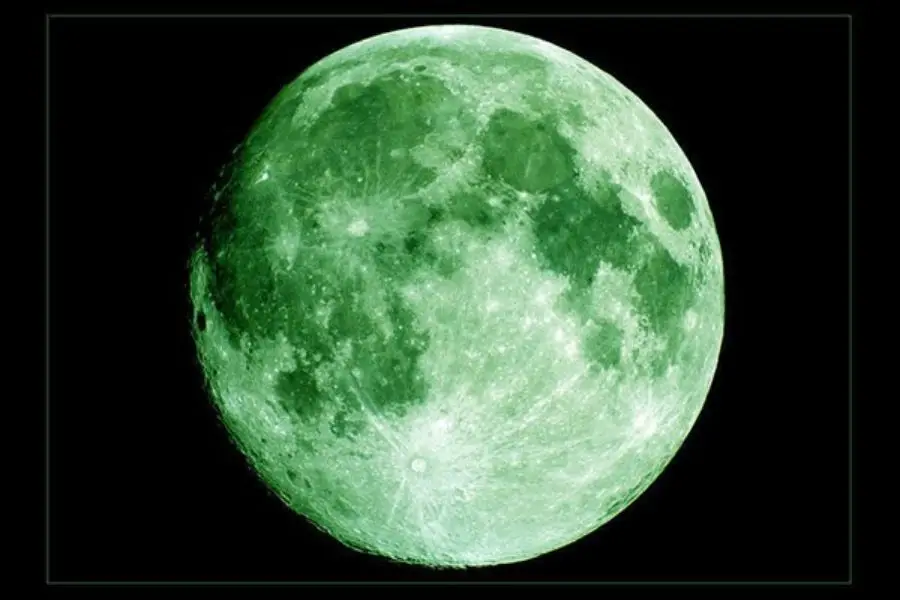 green moon
